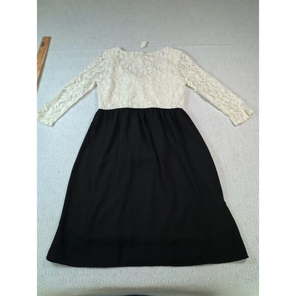NWT Pixi + Ivy White and Black Dress with Lace Detailed Top Medium 3/4 Sleeve - Picture 7 of 16